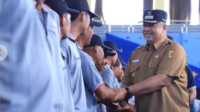 Wako Hadiri Acara Serah Terima Satlinmas PAM TPS Pemilu 2024 di Kota Solok