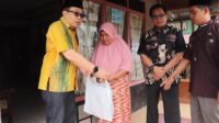 Pemko Payakumbuh Serahkan Paket Ramadhan Baznas Kepada Masyarakat Payolansek
