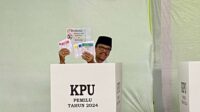 Nyoblos di TPS 08 Baruah Gunuang, Bupati Safaruddin: Selamat Menikmati Pesta Demokrasi