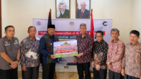 Wako Serahkan Donasi Masyarakat Kota Solok Untuk Palestina