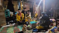 Bupati Safaruddin Dt.Bandaro Rajo dan Calon DPRD Terpilih, Berhujan-Hujan Lihat Warga Dhuafa