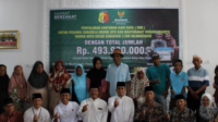 Pemko Solok Bersama Baznas Salurkan Zakat