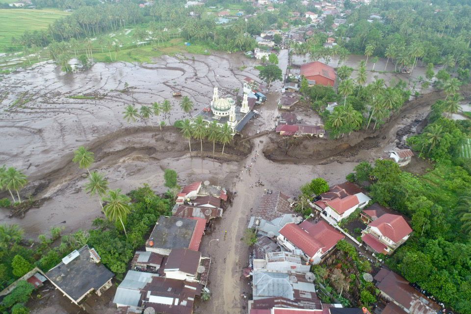 banjir-bandang-di-tanah-datar,-tujuh-orang-ditemukan-meninggal-dunia