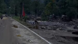 Banjir Bandang Melanda Padang Panjang, Jalur Utama Putus