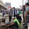 pemko-bukittinggi-gotong-royong-bersihkan-drainase-pasar-aur-kuning