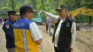 Gubernur Mahyeldi Imbau Warga Hindari Jalan Lembah Anai Selama Perbaikan