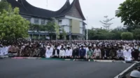 Ribuan Masyarakat Shalat Idul Fitri Di Balaikota, Ini Pesan Wako Jasman