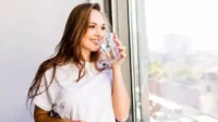 Kulit Sehat Tanpa Skincare Mahal? Cukup Minum Air Putih!