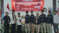 Ribuan Masyarakat Antarkan Almaisyar dan Joni Hendri Daftar ke KPU Payakumbuh