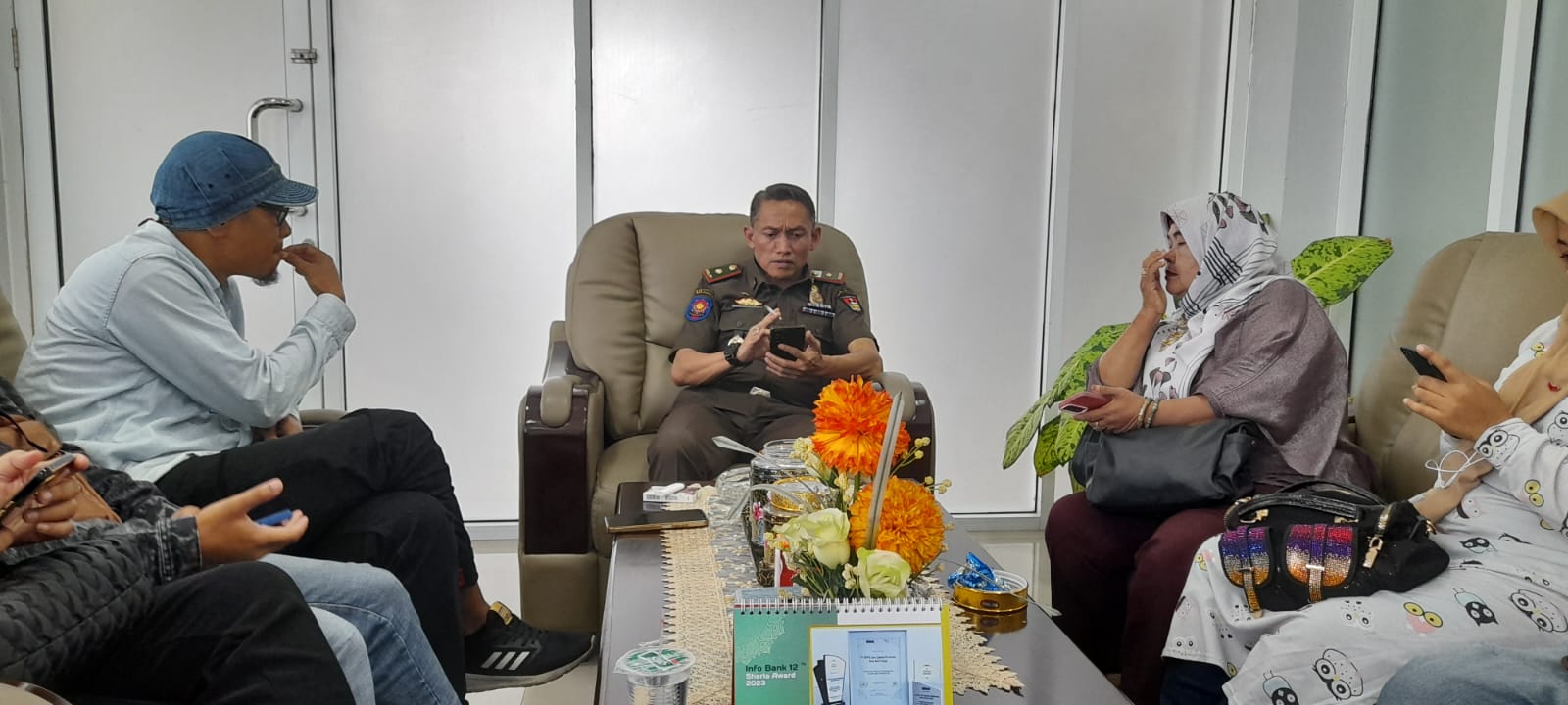tiga-anggota-satpol-pp-bukittinggi-diduga-ikut-dugem-di-tempat-hiburan-malam