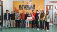 Bawaslu Berikan Santunan Kepada PKD di Payakumbuh yang Alami Kecelakaan Kerja