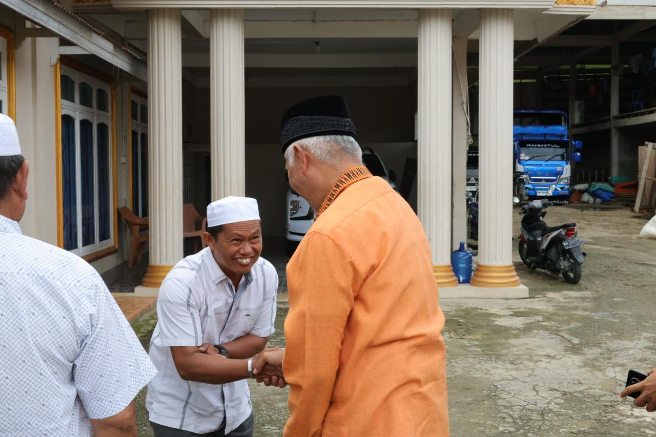Pertemuan antaran Haji Toni dan Mahyeldi di Kabupaten Solok, beberapa waktu lalu. Foto : Istimewa