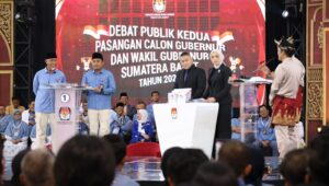 Soal Paslon Bawa HP saat Debat Kedua, KPU Sumbar : Tidak Ada Larangan