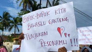 Ratusan Masyarakat Desak Bawaslu Payakumbuh Tuntaskan Dugaan Politik Uang