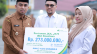 Wawako Solok Serahkan Santunan BPJS Ketenagakerjaan