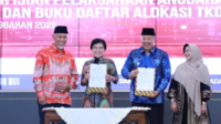 Wako Solok Menerima DIPA dan Buku Alokasi TKD Tahun Anggaran 2025