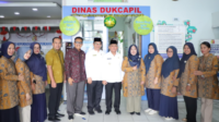 Wawako Sambangi Dinas Disdukcapil dan Dinas Kesehatan Kota Solok