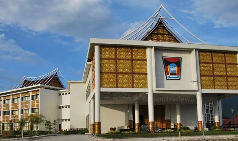 pemko-padang-gelar-salat-iduladha-di-balai-kota,-buya-salmadanis-jadi-khatib