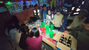 Razia Kedai Tuak, Satpol PP Amankan Belasan Perempuan Muda