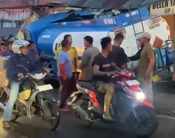 5-kendaraan-tabrakan-beruntun-di-tanah-datar,-korban-2-orang