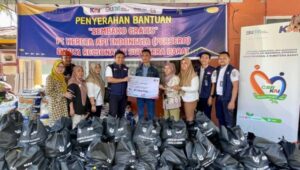 KAI Divre II Peduli Salurkan Ratusan Sembako untuk Komunitas Lokal Solok