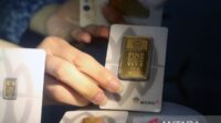 Harga Emas Antam Anjlok Hari Ini, Jual Kembali Ikut Turun