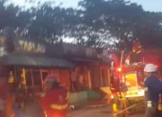 Api Hanguskan Lima Kios di Pantai Padang, Kerugian Capai Ratusan Juta