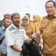 wako-yota-balad-serahkan-bantuan-mesin-tetas-dan-ayam-petelur-kub