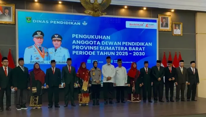 Dewan Pendidikan Sumbar Dikukuhkan, Mahyeldi Ingatkan Soal Ini !