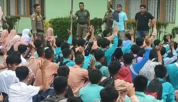 Satpol PP Gerebek Pelajar Bolos Main Biliar, Amankan 70 Siswa