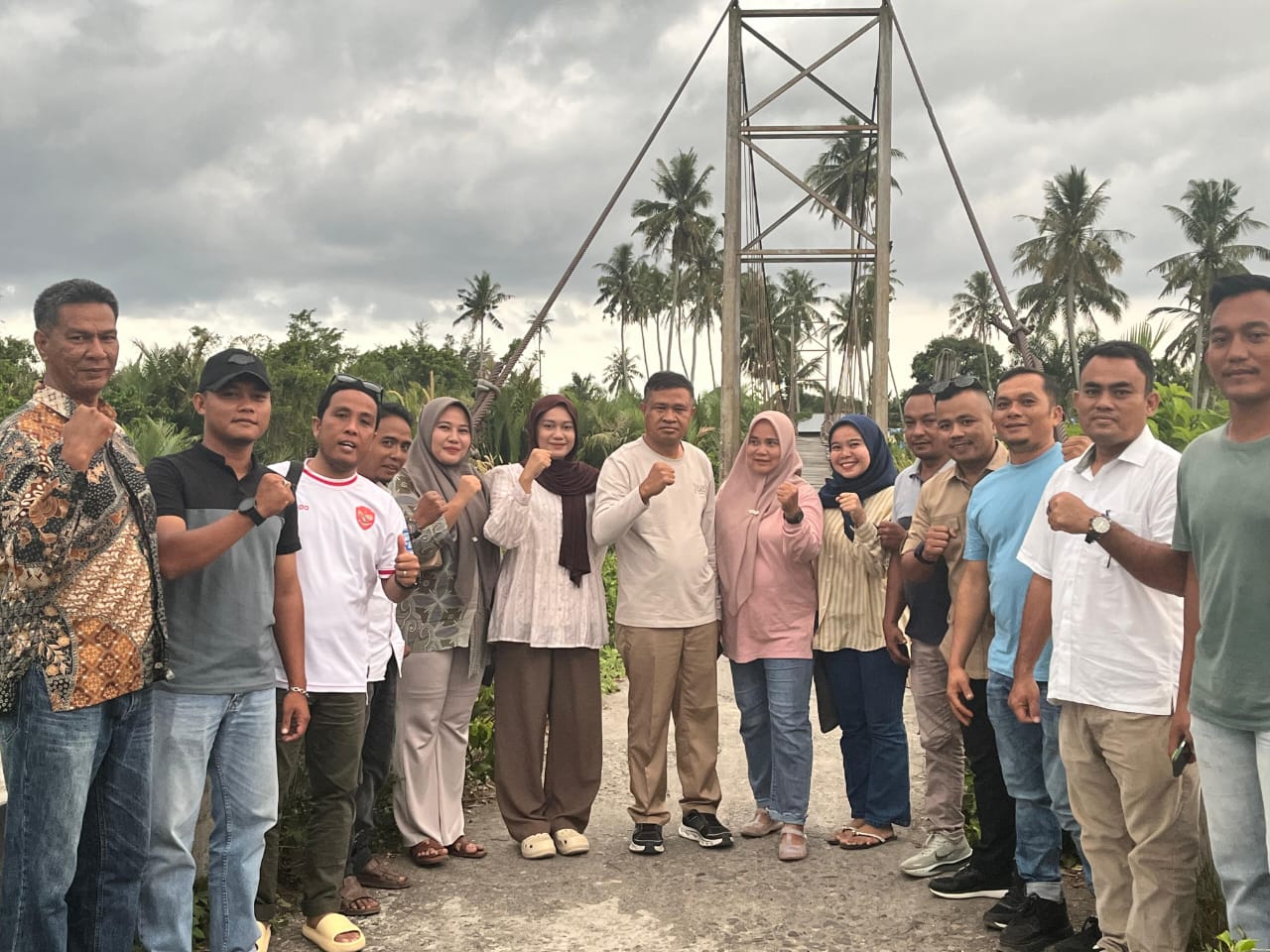 khairuddin-simajuntak-kunjungi-kampung-nelayan-merah-putih