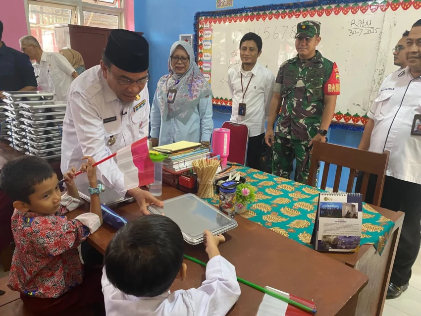 wakil-wali-kota-padang-tinjau-program-makan-bergizi-gratis-di-sdn-24-ujung-gurun