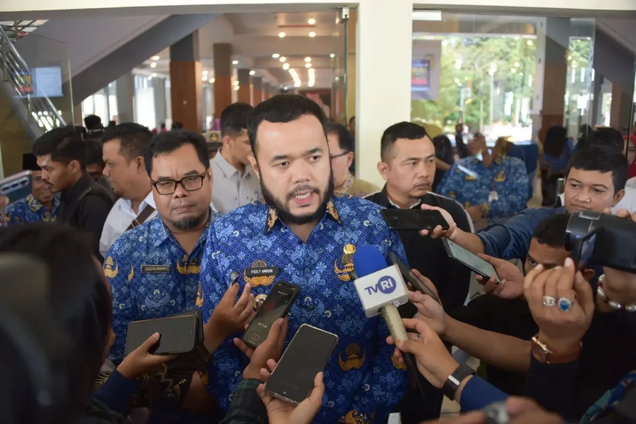 Wali Kota Padang Fadly Amran secara resmi melaunching Koperasi Kelurahan Merah Putih, dalam rangkaian Peringatan Hari Koperasi Nasional (Harkopnas) ke-78 Tingkat Kota Padang, di Gedung Bagindo Aziz Chan Youth Center, Kamis (17/7/2025).