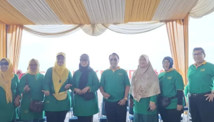 PWRI Padang Gelar Jalan Sehat Sambil Pungut Sampah, Rayakan HUT ke-63