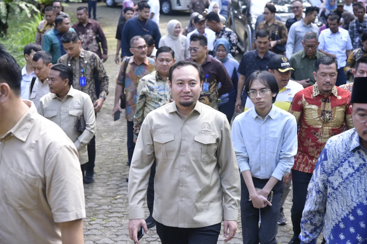 Anggota Komisi IV DPR RI Rahmat Saleh saat melakukan kunjungan kerja spesifik ke Taman Wisata Alam (TWA) Punti Kayu, Palembang, pada Jumat (18/7/2025).
