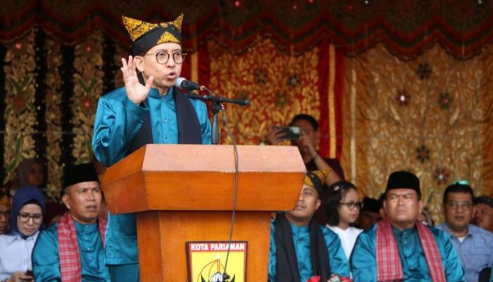 Fadli Zon Buka Pesona Budaya Hoyak Tabuik Piaman 2025
