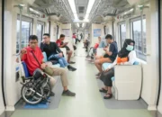 LRT Jabodebek Banjir Penumpang di Luar Jam Sibuk Saat Libur Sekolah