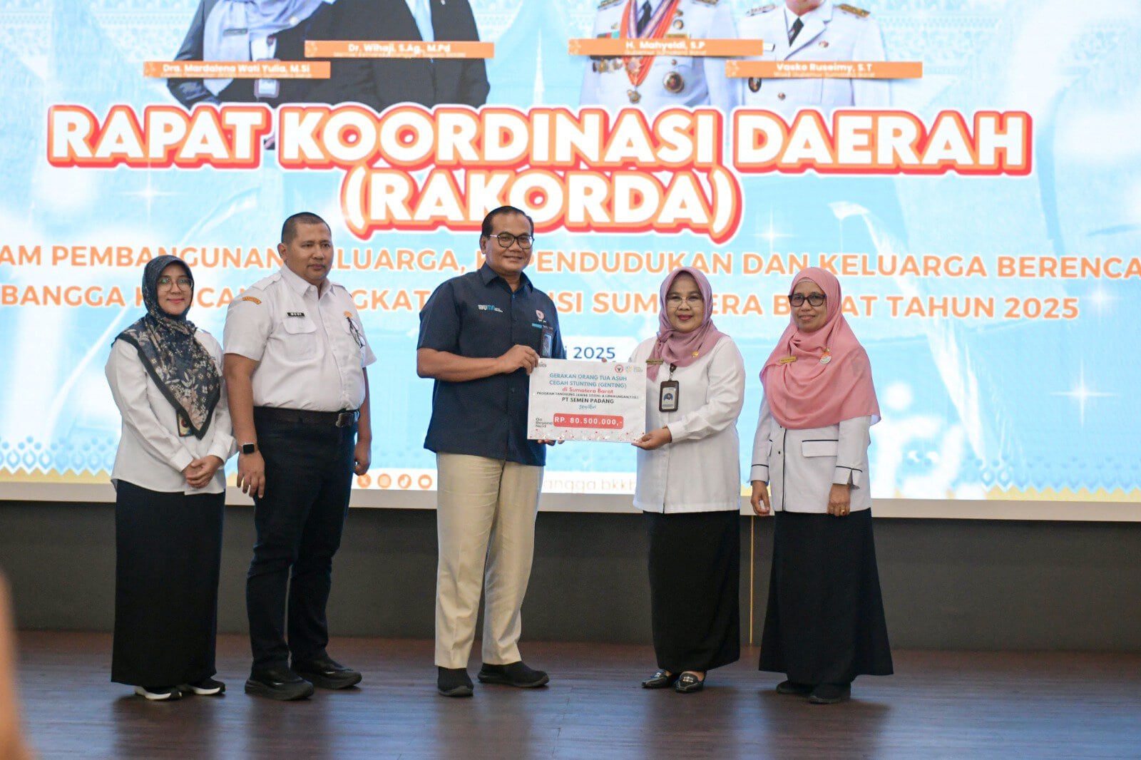 pt-semen-padang-salurkan-bantuan-stunting-rp80,5-juta,-perkuat-sinergi-dengan-bkkbn-dan-dukung-asta-cita-presiden