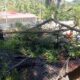 dipicu-hujan-dan-angin-kencang-satu-rumah-makan-di-jalan-raya-padang-ditimpa-pohon-tumbang