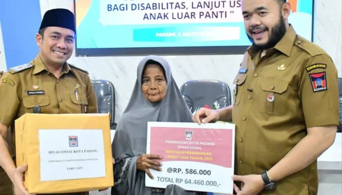 Pemko Padang Salurkan Bantuan, Tingkatkan Kesejahteraan Warga Rentan