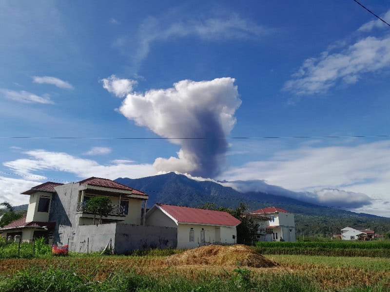 gunung-marapi-erupsi-setinggi-1600-meter