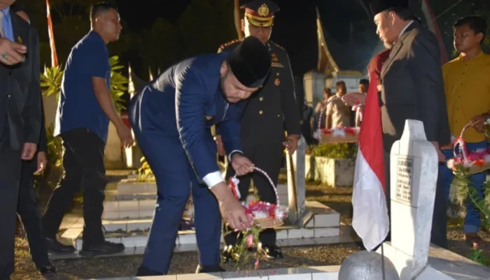 Wali Kota Padang Tabur Bunga, Kenang Jasa Pahlawan