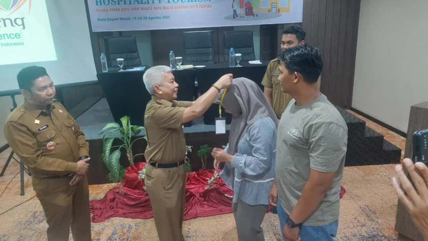 tingkatkan-kualitas-pariwisata,-dinas-pariwisata-padang-gelar-pelatihan-hospitality-2025