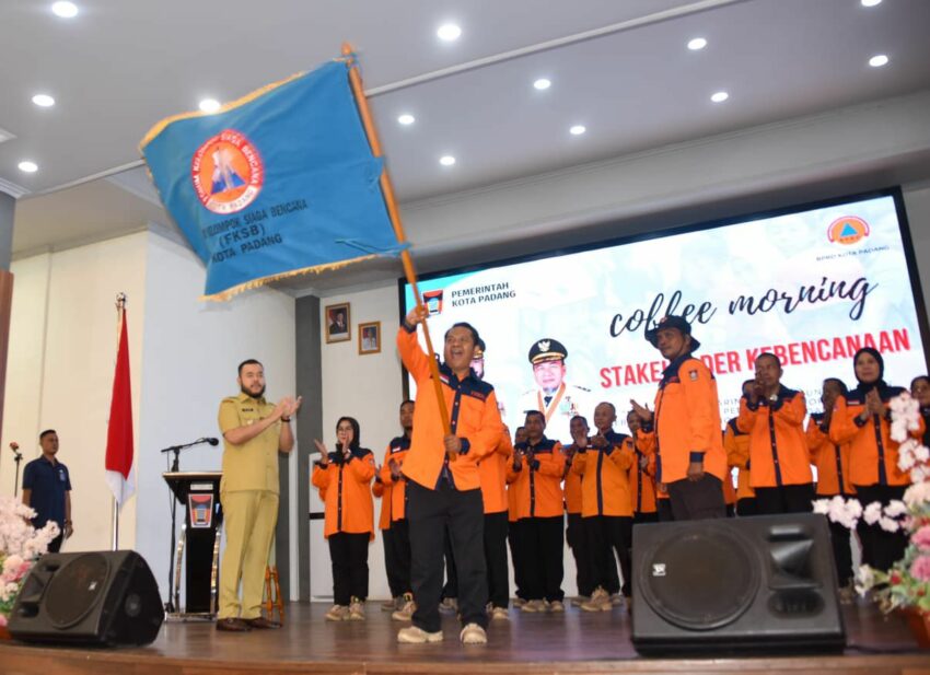 wali-kota-fadly-amran-kukuhkan-fksb,-ajak-warga-padang-lebih-siap-hadapi-bencana
