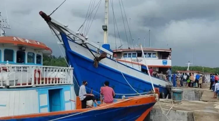 gercep!-bupati-mentawai-pastikan-kapal-penumpang-di-pulau-siberut-kembali-beroperasi