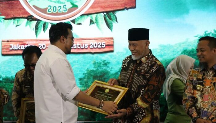 Sumbar Raih Penghargaan Provinsi Terbaik di Festival PeSoNa 2025