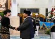 Prabowo Anugerahkan Bintang Jasa Utama Kepada Pemegang Paten Vaksin Covid-19
