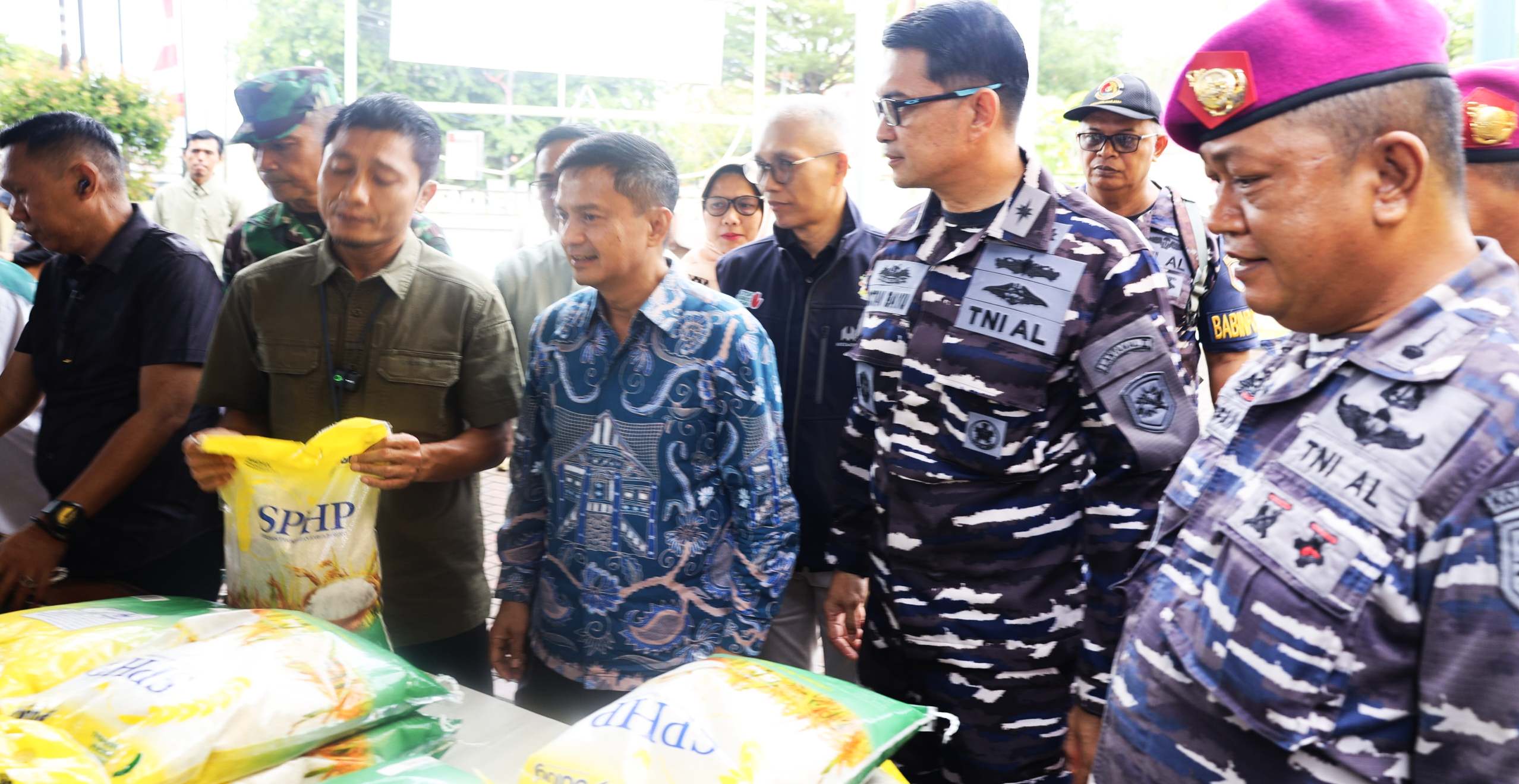 kolaborasi-gpm-kodaeral-ii-dengan-bulog-menjawab-kebutuhan-pangan-warga-kota-padang 