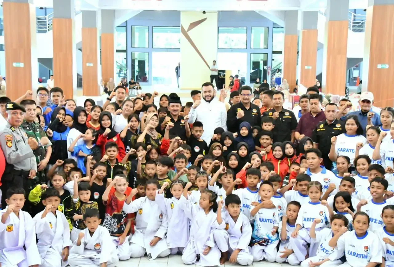 Ajang bergengsi yang memperebutkan Piala Wali Kota Padang ini resmi dibuka oleh Wali Kota Padang, Fadly Amran, di Bagindo Aziz Chan Youth Center, Jumat (22/8/2025).