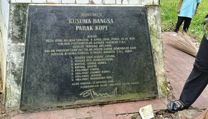 PPM-LVRI Jaga dan Bersihkan Tugu Perjuangan di Padang